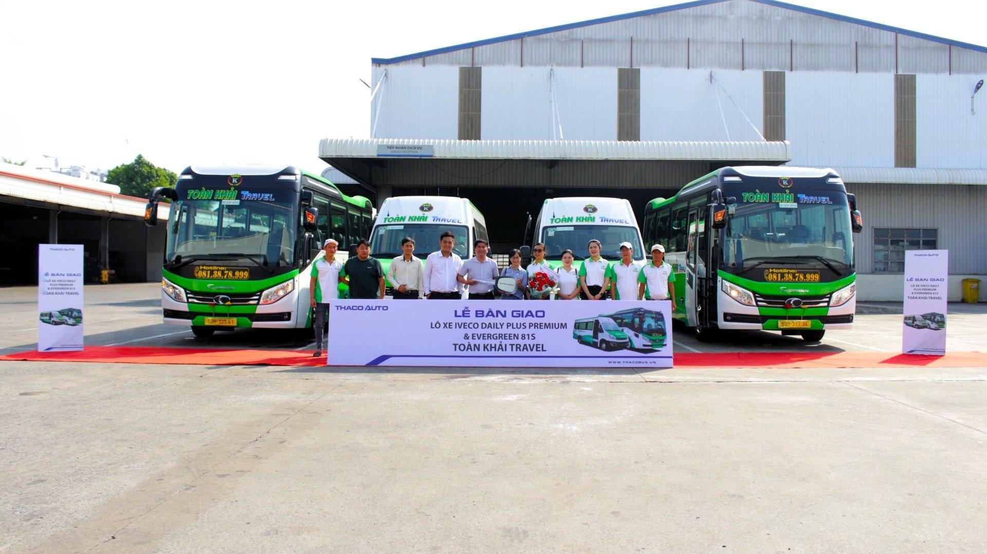 ban-giao-lo-04-xe-evergreen-81s-va-iveco-daily-plus-premium-cho-cong-ty-toan-khai-travel