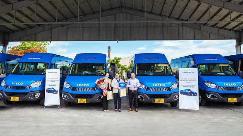 ban-giao-lo-06-xe-minibus-iveco-daily-plus-premium-10-cho-vip-cho-nha-xe-minh-nghia